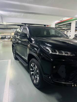 TOYOTA HILUX SW4 2.8 D-4D TURBO DIESEL DIAMOND 7L 4X4 AUTOMÁTICO